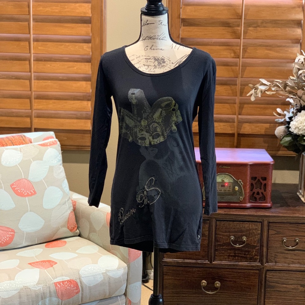 Black cotton tee